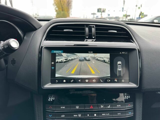 Белый Ягуар Ф-Пейс, объемом двигателя 2 л и пробегом 106 тыс. км за 29900 $, фото 18 на Automoto.ua