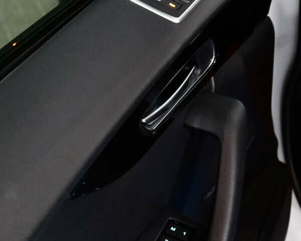 Белый Ягуар Ф-Пейс, объемом двигателя 3 л и пробегом 27 тыс. км за 29300 $, фото 22 на Automoto.ua