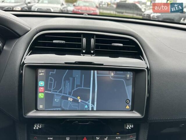 Білий Ягуар Ф-Пейс, об'ємом двигуна 2 л та пробігом 106 тис. км за 29900 $, фото 27 на Automoto.ua