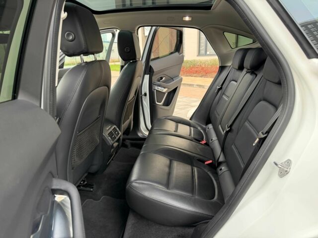 Белый Ягуар Ф-Пейс, объемом двигателя 2 л и пробегом 42 тыс. км за 27999 $, фото 15 на Automoto.ua