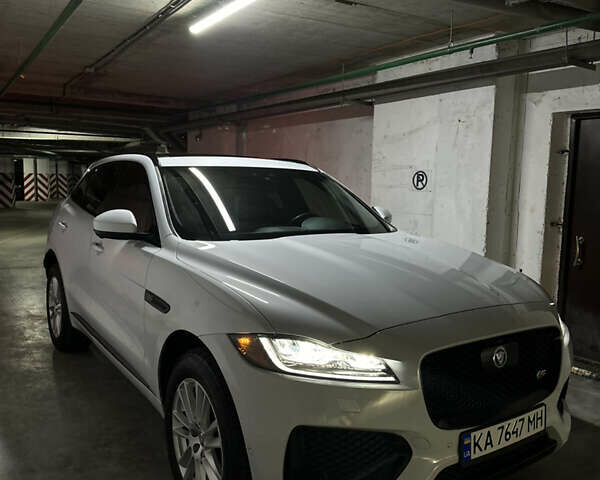 Белый Ягуар Ф-Пейс, объемом двигателя 3 л и пробегом 27 тыс. км за 29300 $, фото 14 на Automoto.ua
