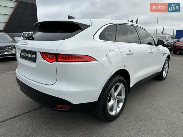 Білий Ягуар Ф-Пейс, об'ємом двигуна 2 л та пробігом 106 тис. км за 29900 $, фото 7 на Automoto.ua