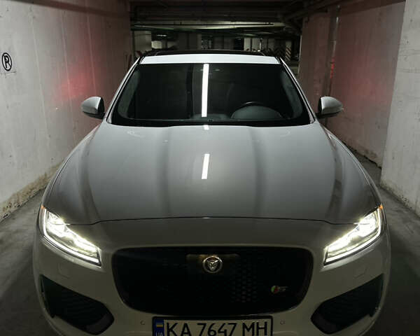 Белый Ягуар Ф-Пейс, объемом двигателя 3 л и пробегом 27 тыс. км за 29300 $, фото 16 на Automoto.ua