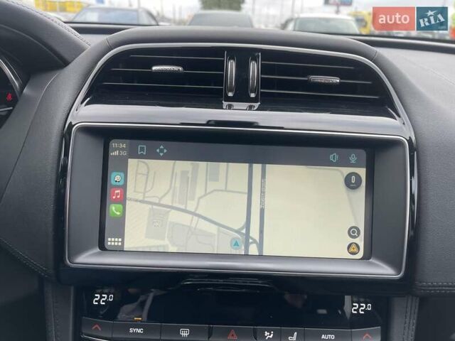 Білий Ягуар Ф-Пейс, об'ємом двигуна 2 л та пробігом 106 тис. км за 29900 $, фото 25 на Automoto.ua