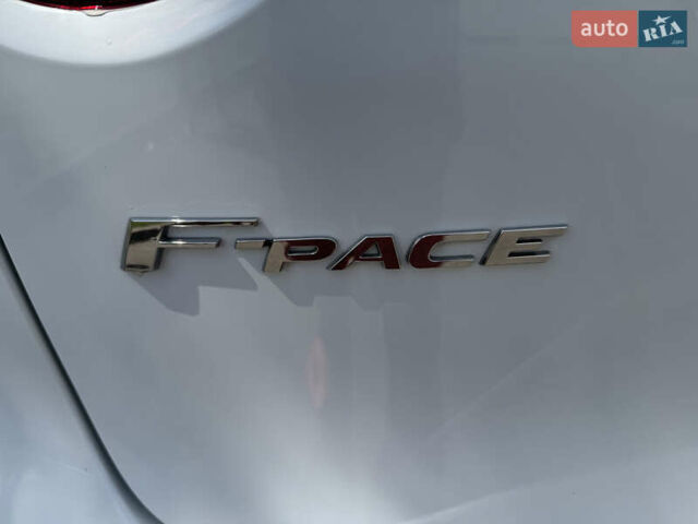 Белый Ягуар Ф-Пейс, объемом двигателя 2 л и пробегом 35 тыс. км за 35500 $, фото 10 на Automoto.ua
