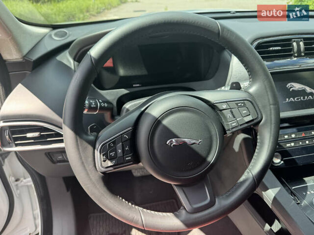 Ягуар Ф-Пейс 2020 в Киеве на Automoto.ua Белый Ягуар Ф-Пейс, объемом двигателя 2 л и пробегом 34 тыс. км за 35999 $, фото 16 на Automoto.ua