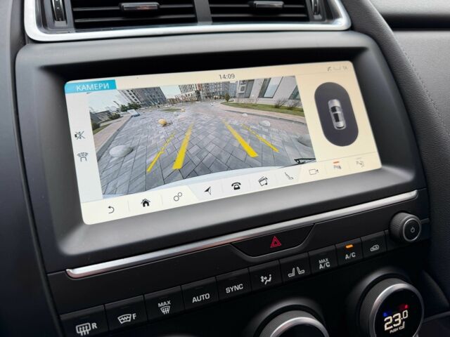 Белый Ягуар Ф-Пейс, объемом двигателя 2 л и пробегом 42 тыс. км за 27999 $, фото 19 на Automoto.ua