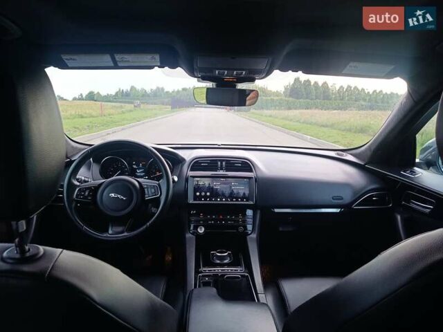 Білий Ягуар Ф-Пейс, об'ємом двигуна 2 л та пробігом 129 тис. км за 26200 $, фото 28 на Automoto.ua