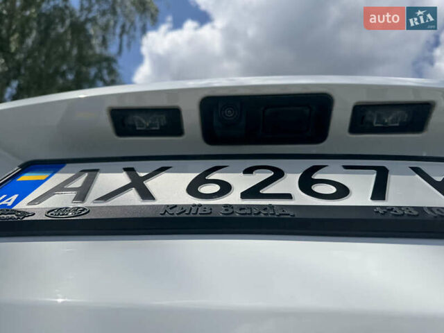 Белый Ягуар Ф-Пейс, объемом двигателя 2 л и пробегом 35 тыс. км за 35500 $, фото 12 на Automoto.ua