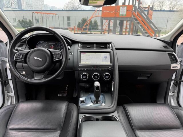 Белый Ягуар Ф-Пейс, объемом двигателя 2 л и пробегом 42 тыс. км за 27999 $, фото 16 на Automoto.ua