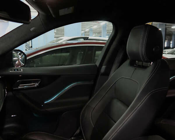 Белый Ягуар Ф-Пейс, объемом двигателя 3 л и пробегом 27 тыс. км за 29300 $, фото 23 на Automoto.ua