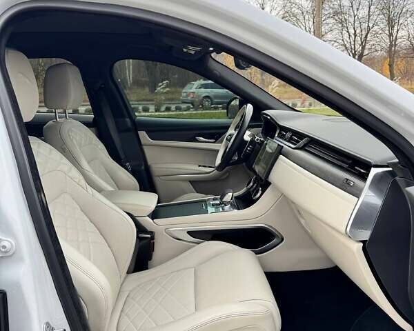 Белый Ягуар Ф-Пейс, объемом двигателя 3 л и пробегом 24 тыс. км за 36000 $, фото 22 на Automoto.ua