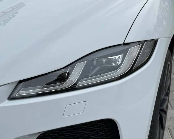 Белый Ягуар Ф-Пейс, объемом двигателя 3 л и пробегом 24 тыс. км за 36000 $, фото 11 на Automoto.ua