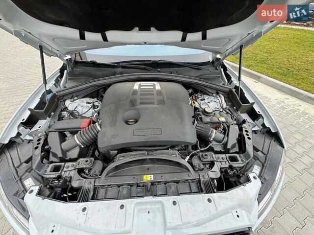 Белый Ягуар Ф-Пейс, объемом двигателя 3 л и пробегом 24 тыс. км за 36000 $, фото 39 на Automoto.ua