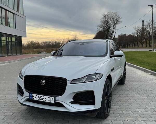 Белый Ягуар Ф-Пейс, объемом двигателя 3 л и пробегом 24 тыс. км за 36000 $, фото 1 на Automoto.ua