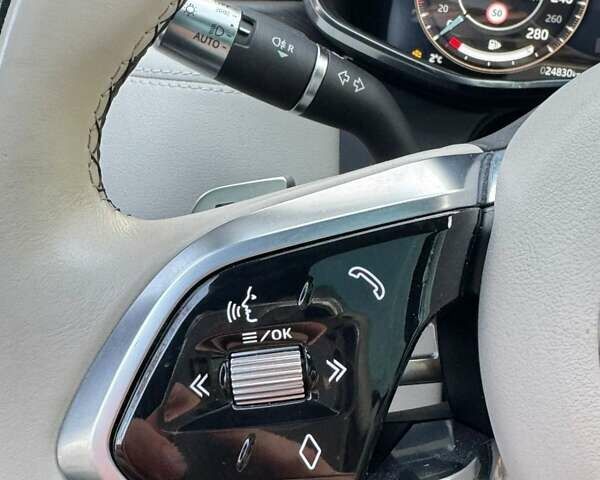 Белый Ягуар Ф-Пейс, объемом двигателя 3 л и пробегом 25 тыс. км за 36000 $, фото 19 на Automoto.ua