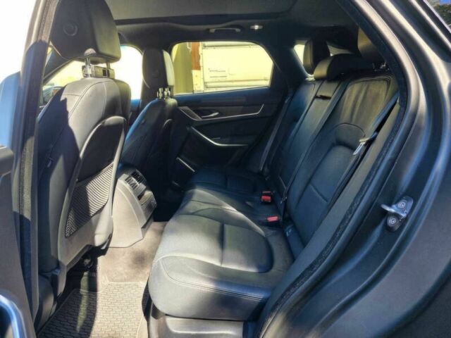 Білий Ягуар Ф-Пейс, об'ємом двигуна 2 л та пробігом 12 тис. км за 17600 $, фото 11 на Automoto.ua