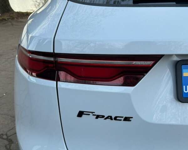 Белый Ягуар Ф-Пейс, объемом двигателя 3 л и пробегом 25 тыс. км за 36000 $, фото 13 на Automoto.ua