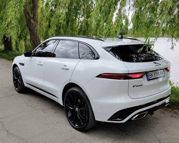 Белый Ягуар Ф-Пейс, объемом двигателя 3 л и пробегом 48 тыс. км за 55500 $, фото 14 на Automoto.ua