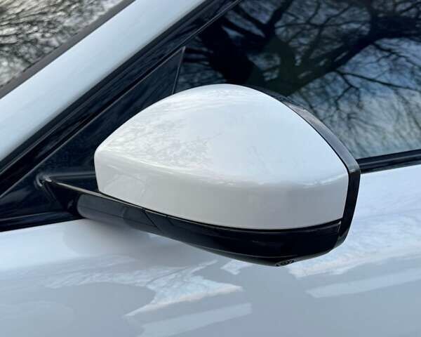 Белый Ягуар Ф-Пейс, объемом двигателя 3 л и пробегом 25 тыс. км за 36000 $, фото 14 на Automoto.ua