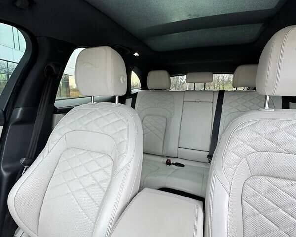 Белый Ягуар Ф-Пейс, объемом двигателя 3 л и пробегом 24 тыс. км за 36000 $, фото 27 на Automoto.ua