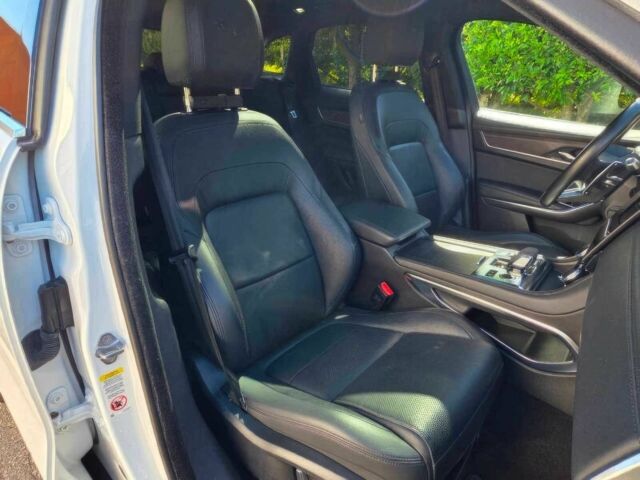 Білий Ягуар Ф-Пейс, об'ємом двигуна 2 л та пробігом 12 тис. км за 17600 $, фото 9 на Automoto.ua