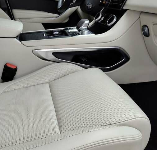 Белый Ягуар Ф-Пейс, объемом двигателя 3 л и пробегом 48 тыс. км за 55500 $, фото 34 на Automoto.ua