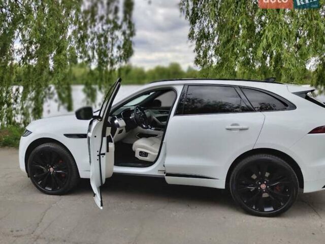 Белый Ягуар Ф-Пейс, объемом двигателя 3 л и пробегом 48 тыс. км за 55500 $, фото 19 на Automoto.ua