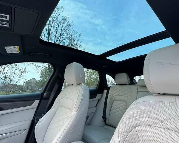 Белый Ягуар Ф-Пейс, объемом двигателя 3 л и пробегом 25 тыс. км за 36000 $, фото 29 на Automoto.ua