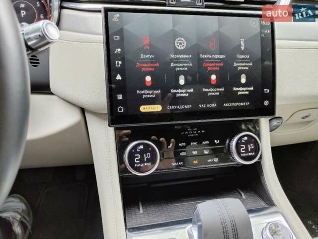 Белый Ягуар Ф-Пейс, объемом двигателя 3 л и пробегом 48 тыс. км за 55500 $, фото 24 на Automoto.ua