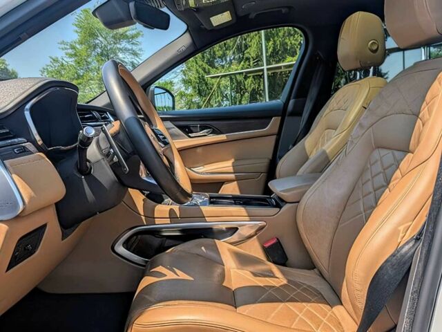 Білий Ягуар Ф-Пейс, об'ємом двигуна 3 л та пробігом 17 тис. км за 27800 $, фото 6 на Automoto.ua