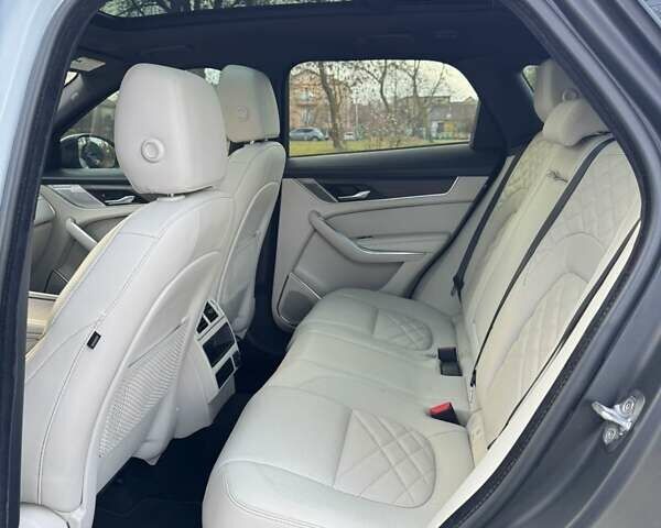 Белый Ягуар Ф-Пейс, объемом двигателя 3 л и пробегом 25 тыс. км за 36000 $, фото 33 на Automoto.ua