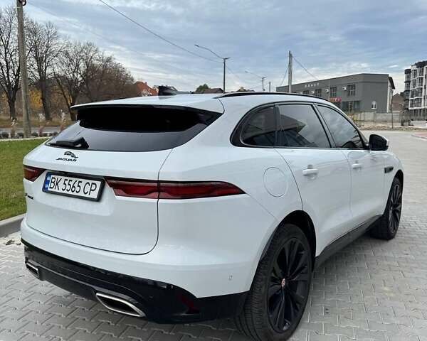 Белый Ягуар Ф-Пейс, объемом двигателя 3 л и пробегом 24 тыс. км за 36000 $, фото 6 на Automoto.ua