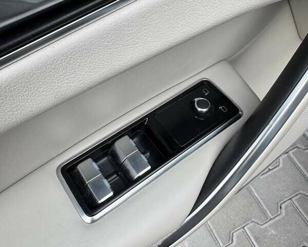 Белый Ягуар Ф-Пейс, объемом двигателя 3 л и пробегом 24 тыс. км за 36000 $, фото 30 на Automoto.ua