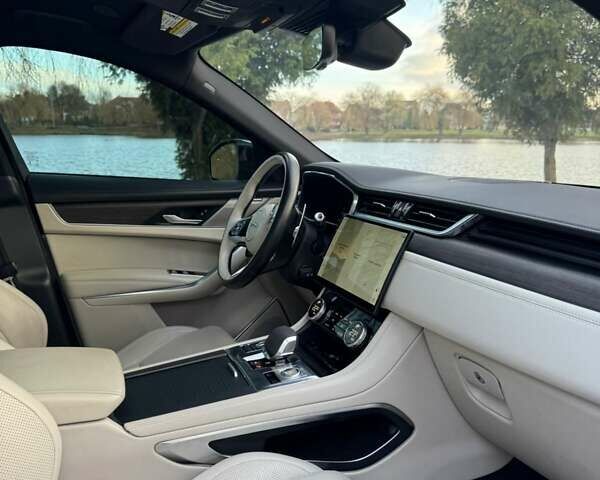 Белый Ягуар Ф-Пейс, объемом двигателя 3 л и пробегом 25 тыс. км за 36000 $, фото 27 на Automoto.ua