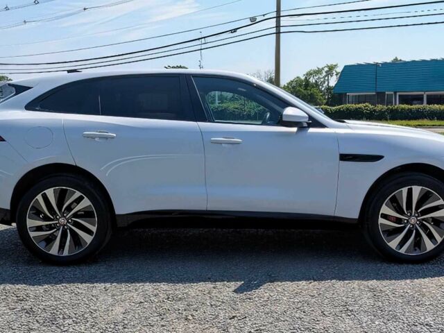 Білий Ягуар Ф-Пейс, об'ємом двигуна 3 л та пробігом 17 тис. км за 27800 $, фото 5 на Automoto.ua