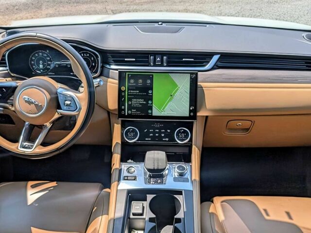 Білий Ягуар Ф-Пейс, об'ємом двигуна 3 л та пробігом 17 тис. км за 27800 $, фото 9 на Automoto.ua