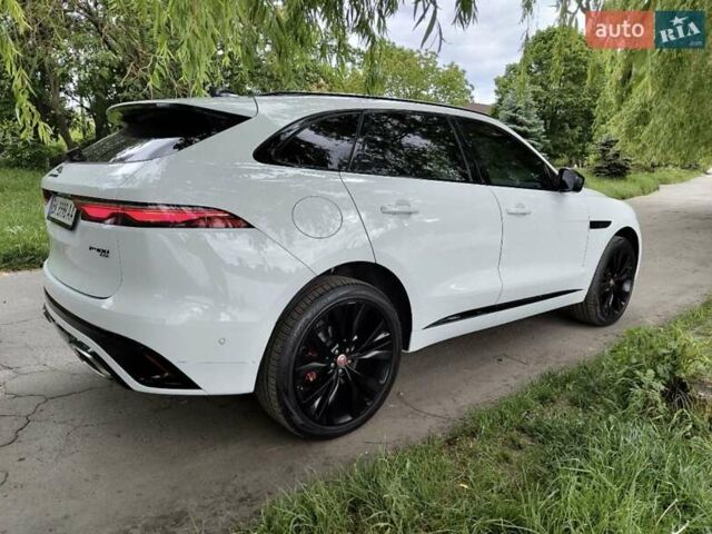 Белый Ягуар Ф-Пейс, объемом двигателя 3 л и пробегом 48 тыс. км за 55500 $, фото 9 на Automoto.ua