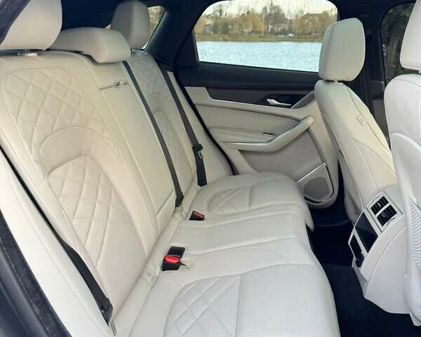 Белый Ягуар Ф-Пейс, объемом двигателя 3 л и пробегом 25 тыс. км за 36000 $, фото 34 на Automoto.ua