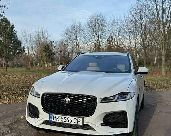 Белый Ягуар Ф-Пейс, объемом двигателя 3 л и пробегом 25 тыс. км за 36000 $, фото 1 на Automoto.ua
