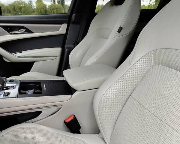 Белый Ягуар Ф-Пейс, объемом двигателя 3 л и пробегом 48 тыс. км за 55500 $, фото 26 на Automoto.ua