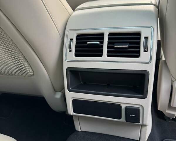 Белый Ягуар Ф-Пейс, объемом двигателя 3 л и пробегом 25 тыс. км за 36000 $, фото 36 на Automoto.ua