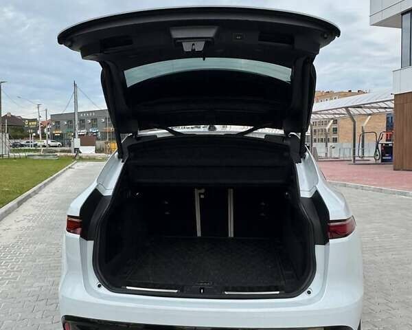 Белый Ягуар Ф-Пейс, объемом двигателя 3 л и пробегом 24 тыс. км за 36000 $, фото 8 на Automoto.ua