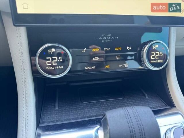Белый Ягуар Ф-Пейс, объемом двигателя 3 л и пробегом 25 тыс. км за 36000 $, фото 18 на Automoto.ua