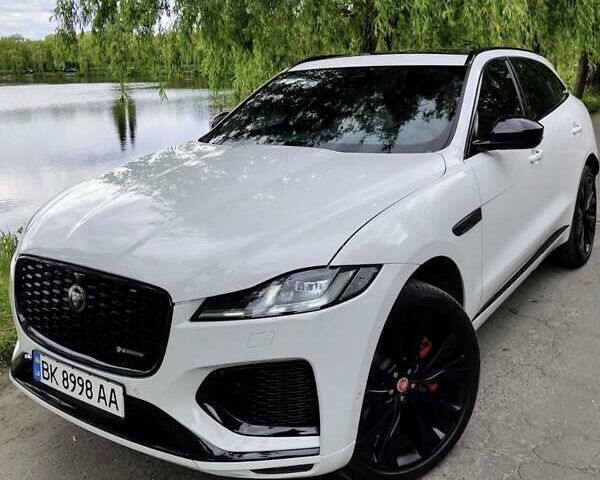 Білий Ягуар Ф-Пейс, об'ємом двигуна 3 л та пробігом 48 тис. км за 55500 $, фото 8 на Automoto.ua
