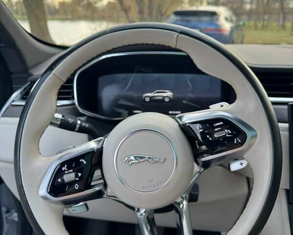 Белый Ягуар Ф-Пейс, объемом двигателя 3 л и пробегом 25 тыс. км за 36000 $, фото 17 на Automoto.ua