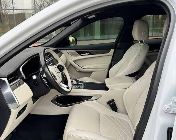 Белый Ягуар Ф-Пейс, объемом двигателя 3 л и пробегом 24 тыс. км за 36000 $, фото 13 на Automoto.ua