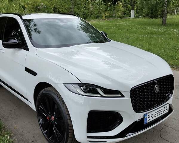 Белый Ягуар Ф-Пейс, объемом двигателя 3 л и пробегом 48 тыс. км за 55500 $, фото 13 на Automoto.ua