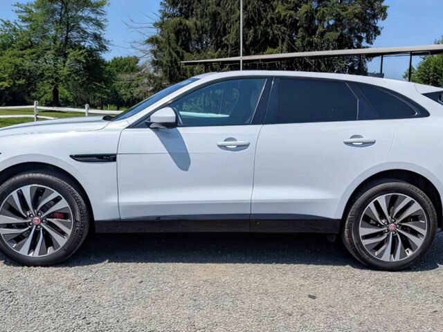 Білий Ягуар Ф-Пейс, об'ємом двигуна 3 л та пробігом 17 тис. км за 27800 $, фото 2 на Automoto.ua