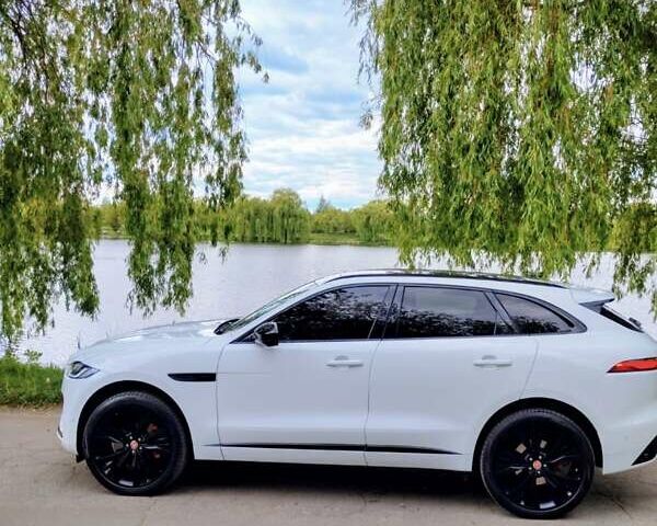 Белый Ягуар Ф-Пейс, объемом двигателя 3 л и пробегом 48 тыс. км за 55500 $, фото 15 на Automoto.ua